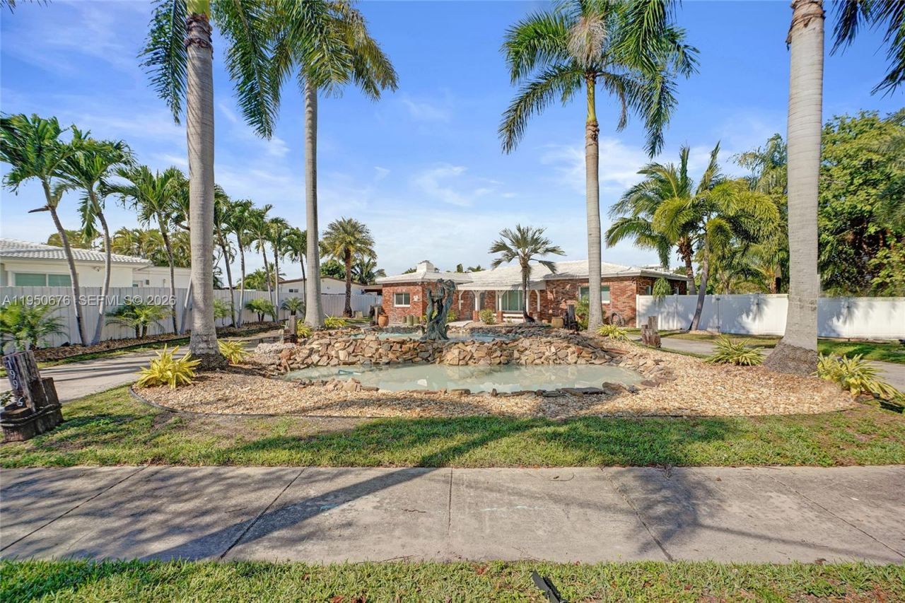 1995 N Hibiscus Dr, North Miami, FL 33181 Photo