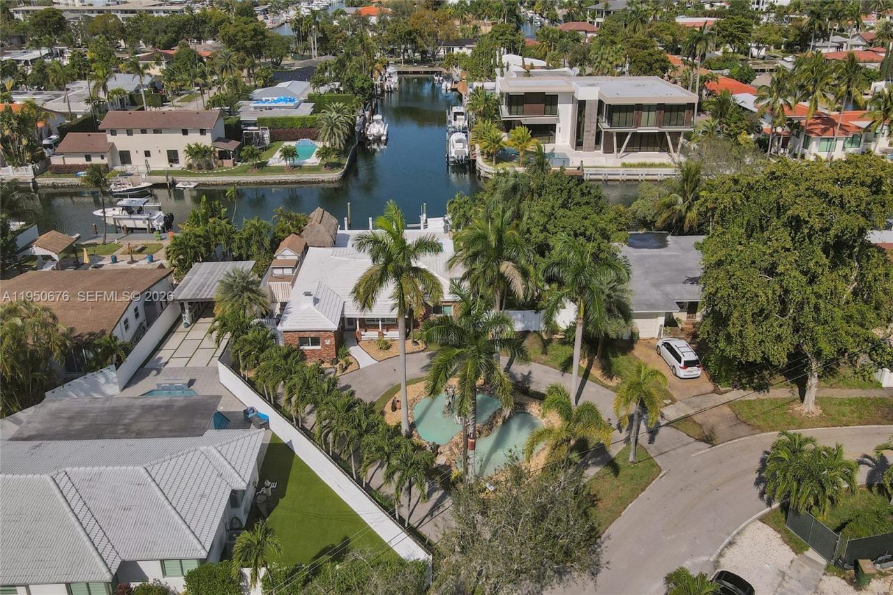 1995 N Hibiscus Dr, North Miami, FL 33181 Photo