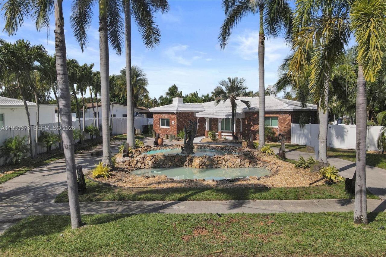 1995 N Hibiscus Dr, North Miami, FL 33181 Photo