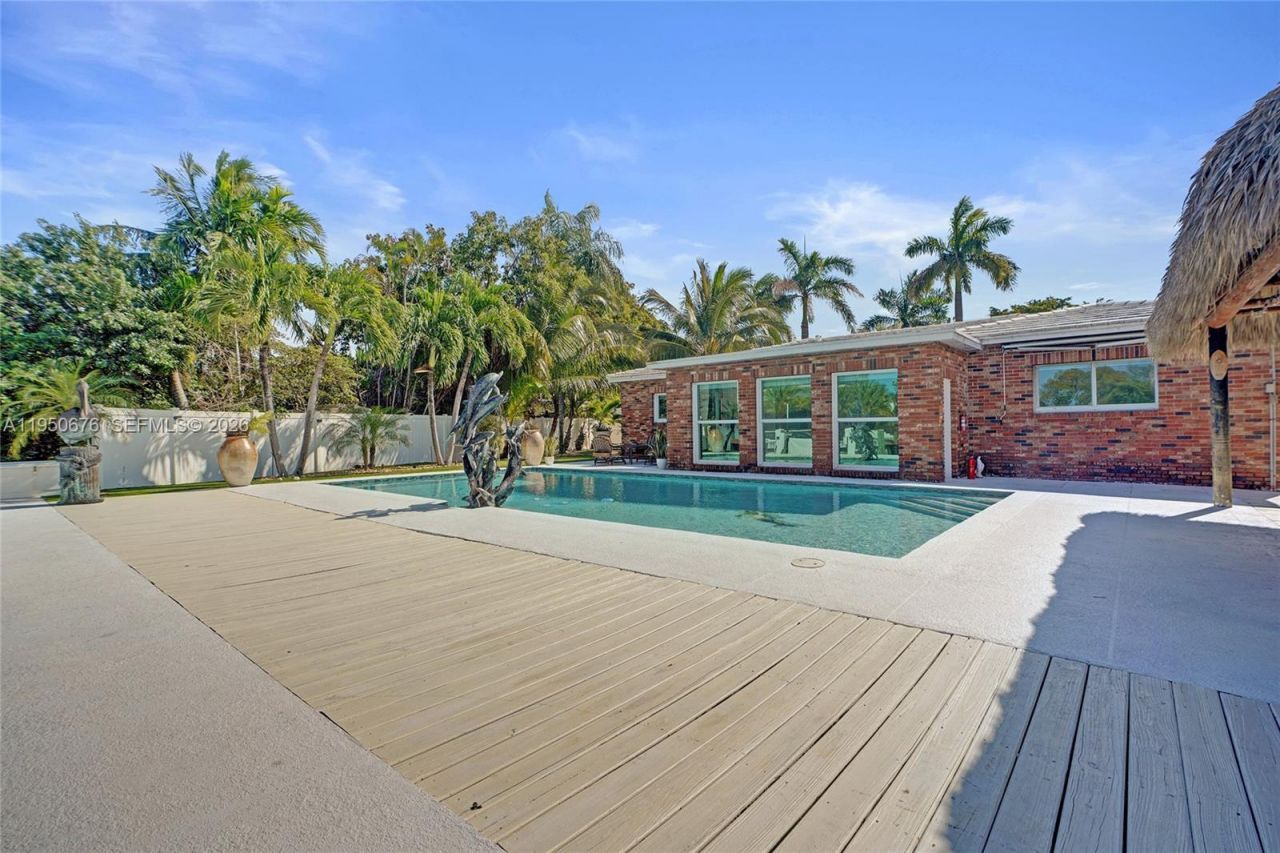 1995 N Hibiscus Dr, North Miami, FL 33181 Photo