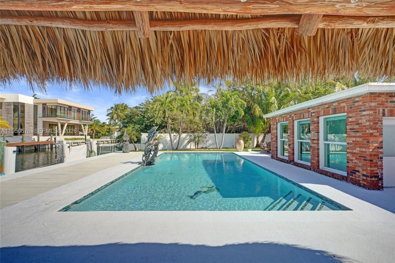 1995 N Hibiscus Dr, North Miami, FL 33181 Photo