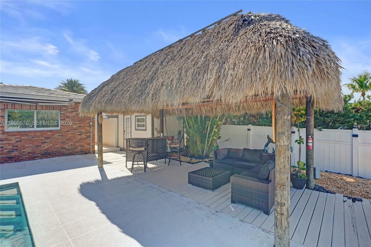 1995 N Hibiscus Dr, North Miami, FL 33181 Photo