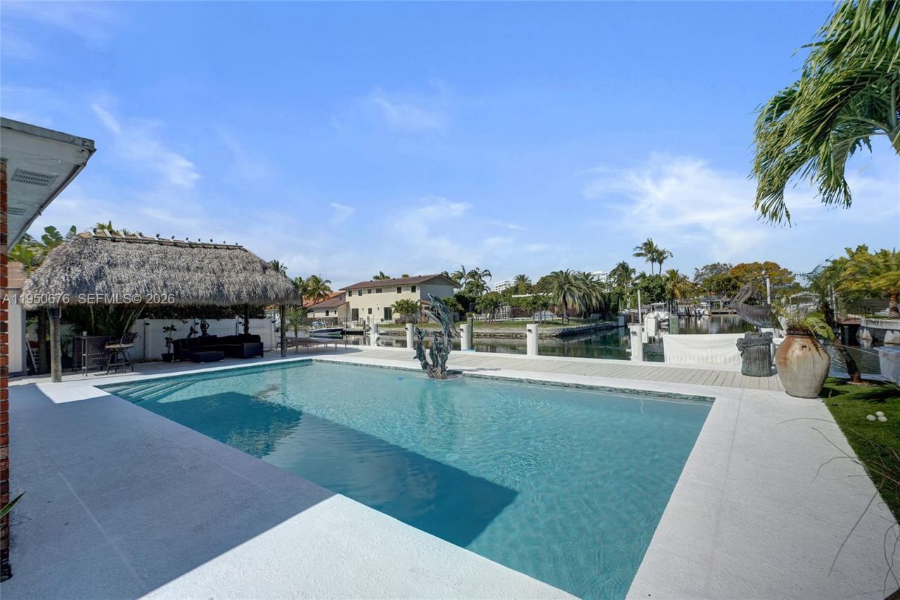 1995 N Hibiscus Dr, North Miami, FL 33181 Photo