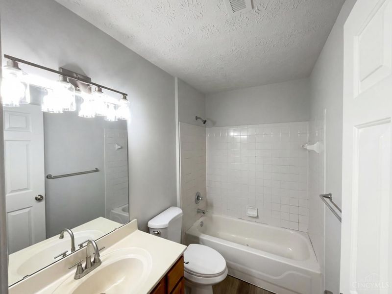 8392 Spring Valley Court, Unit 101, West Chester, OH 45069 Photo 12