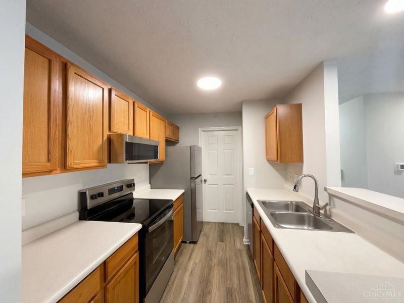 8392 Spring Valley Court, Unit 101, West Chester, OH 45069 Photo 2