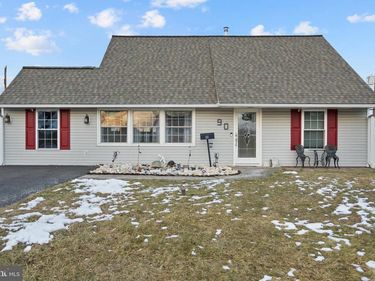 90 COBALT RIDGE DRIVE E, Unit E, LEVITTOWN, PA 19057