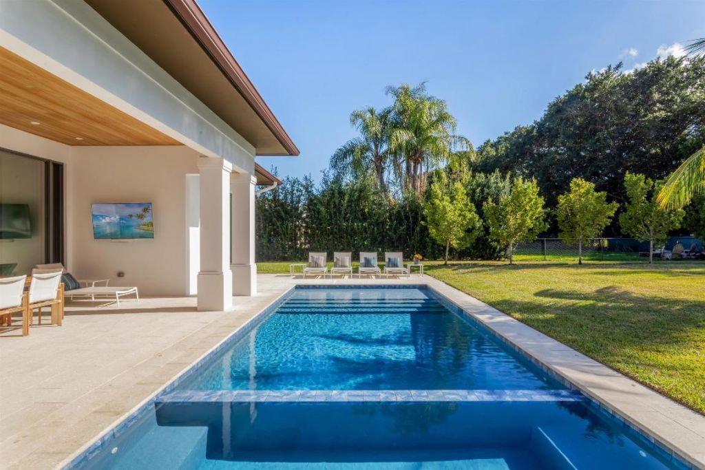 2719 Embassy Drive, West Palm Beach, FL 33401 Photo