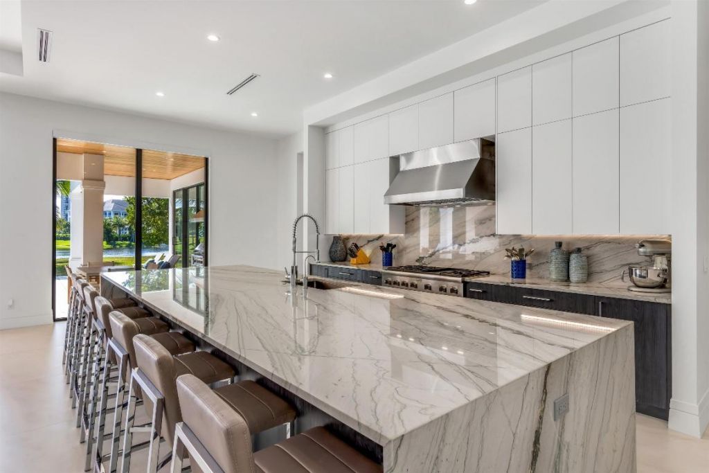 2719 Embassy Drive, West Palm Beach, FL 33401 Photo