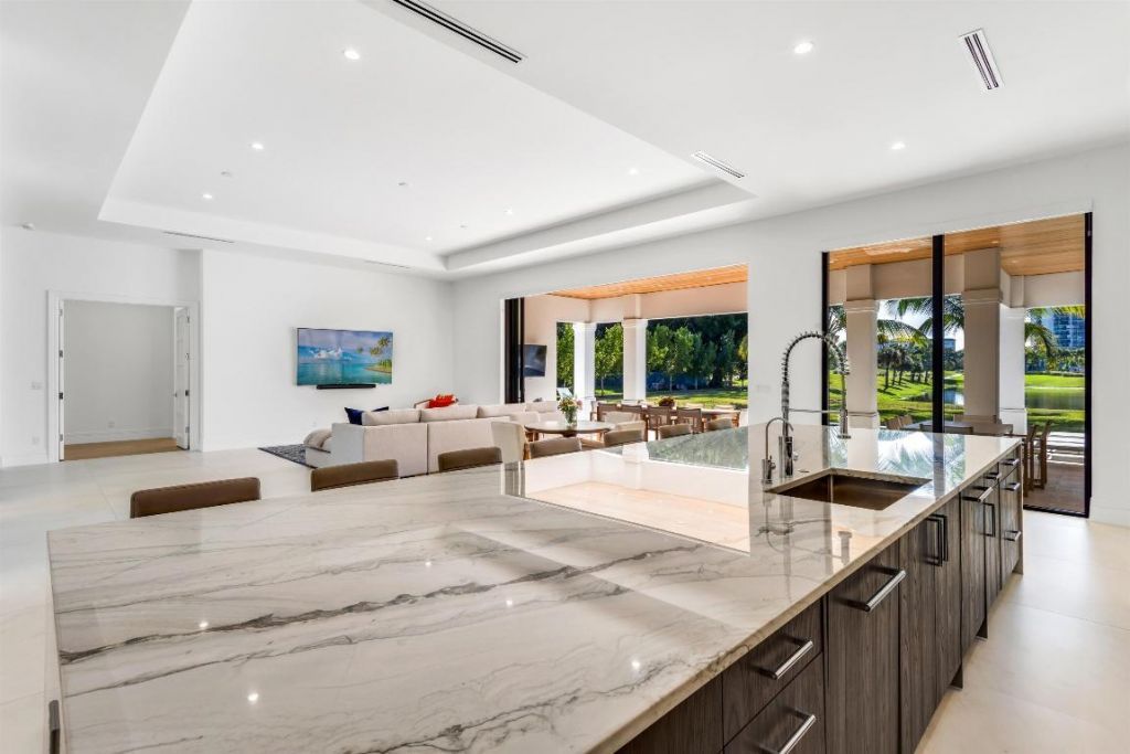 2719 Embassy Drive, West Palm Beach, FL 33401 Photo