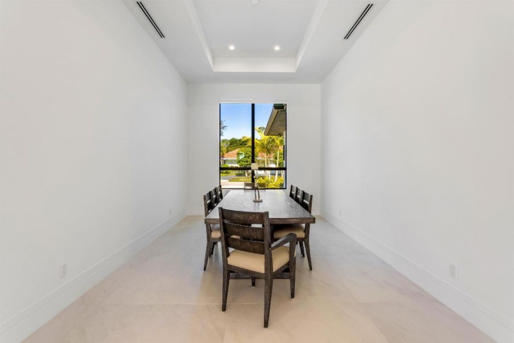 2719 Embassy Drive, West Palm Beach, FL 33401 Photo