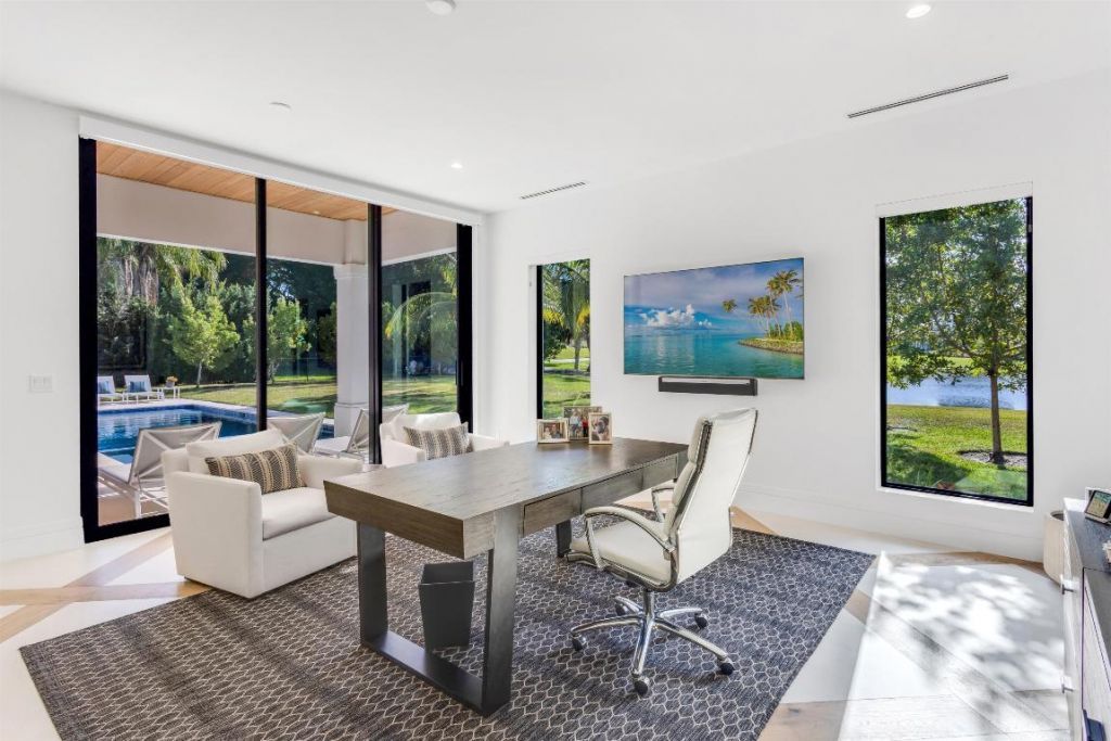 2719 Embassy Drive, West Palm Beach, FL 33401 Photo