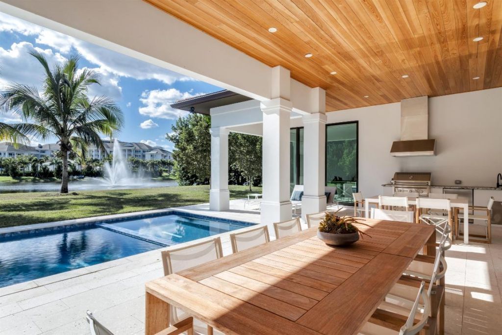 2719 Embassy Drive, West Palm Beach, FL 33401 Photo