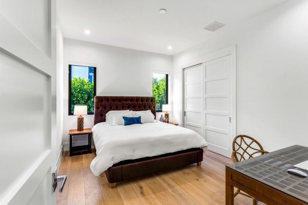 2719 Embassy Drive, West Palm Beach, FL 33401 Photo