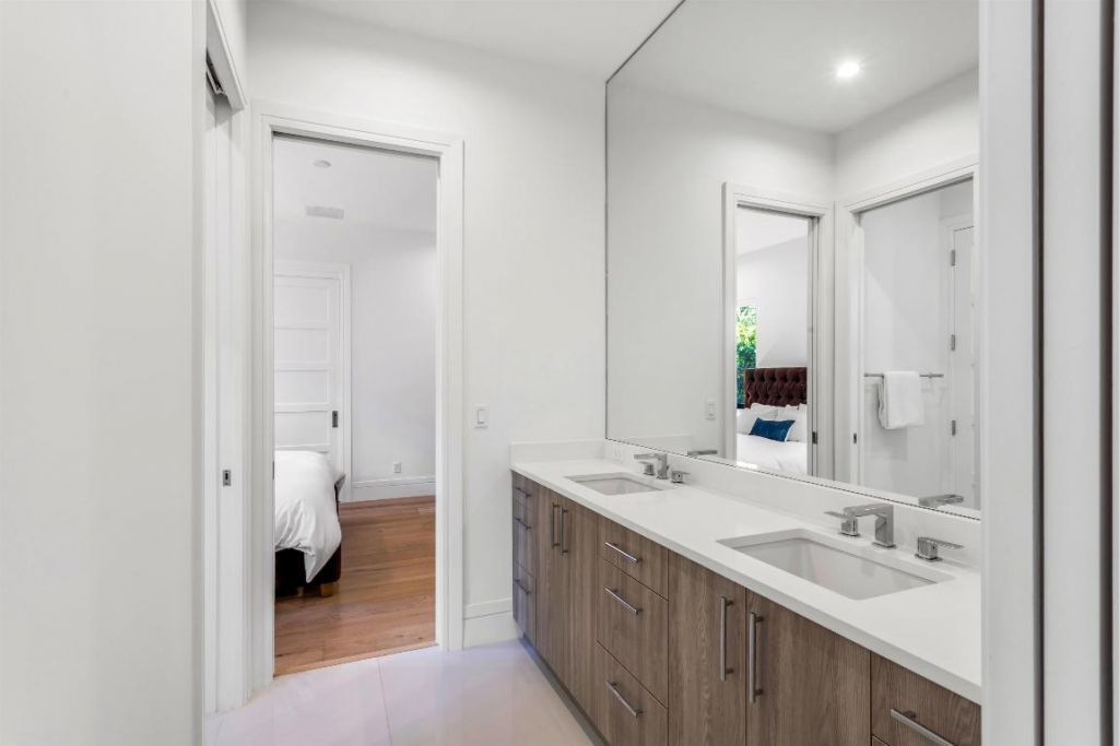 2719 Embassy Drive, West Palm Beach, FL 33401 Photo