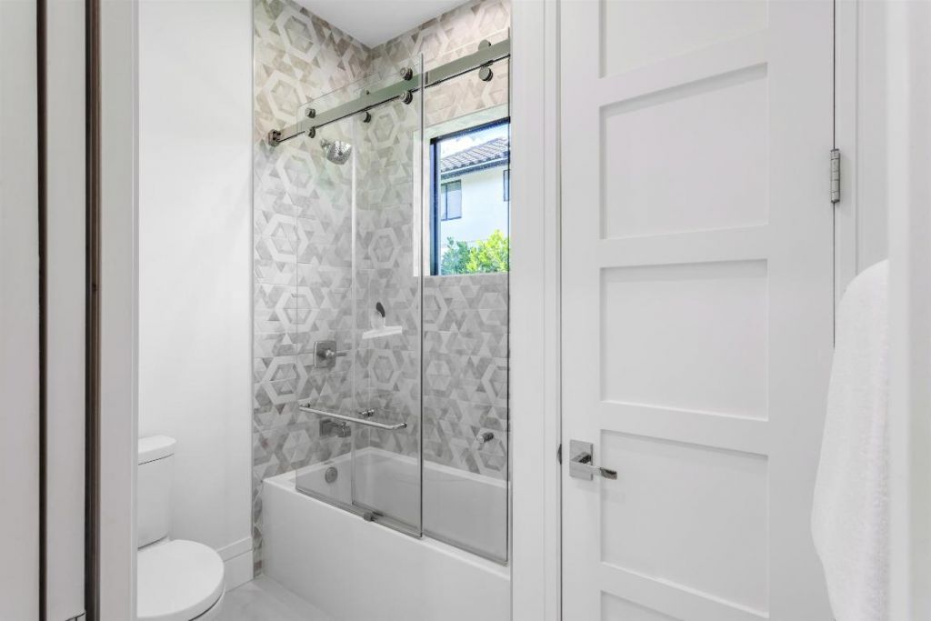 2719 Embassy Drive, West Palm Beach, FL 33401 Photo