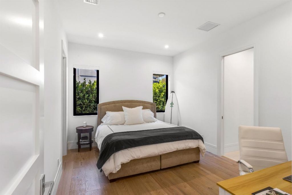 2719 Embassy Drive, West Palm Beach, FL 33401 Photo