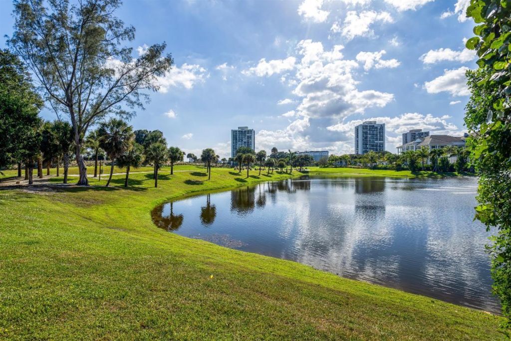 2719 Embassy Drive, West Palm Beach, FL 33401 Photo