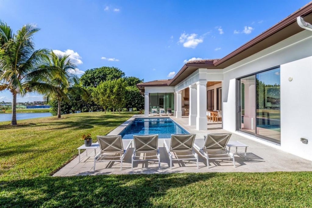 2719 Embassy Drive, West Palm Beach, FL 33401 Photo