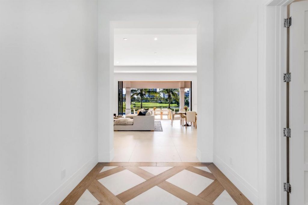 2719 Embassy Drive, West Palm Beach, FL 33401 Photo