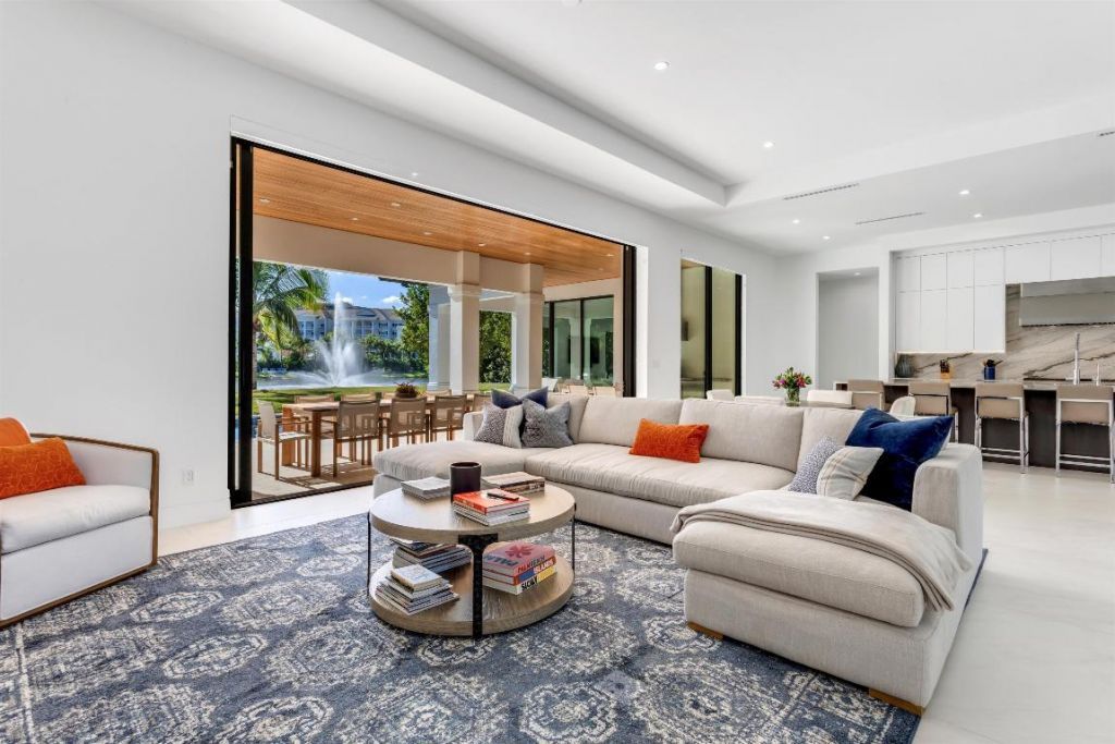 2719 Embassy Drive, West Palm Beach, FL 33401 Photo