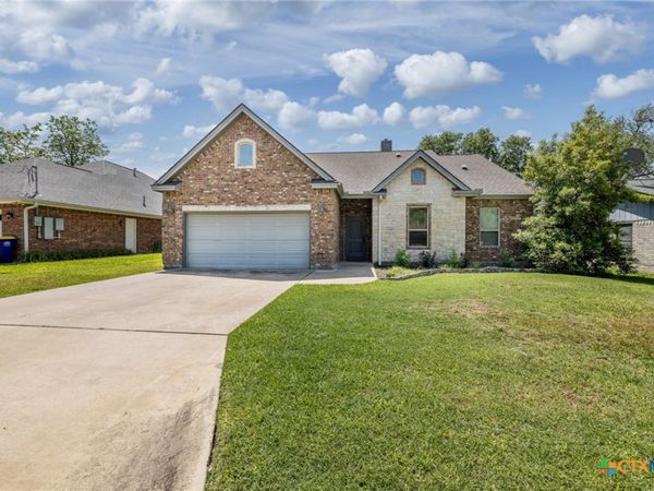 1338 Donovan Street, Gonzales, TX 78629