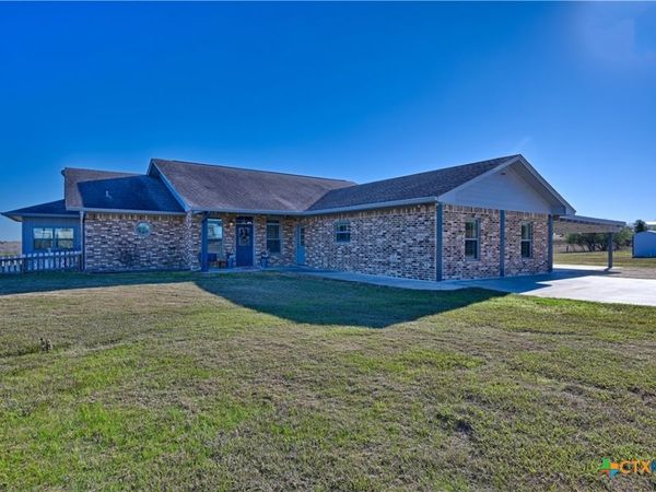 1733 County Road 376, Shiner, TX 77984