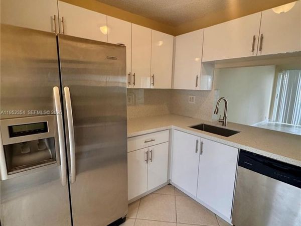 4879 N Hemingway Cir, Margate, FL 33063