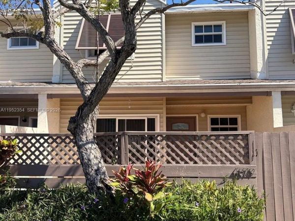 4879 N Hemingway Cir, Margate, FL 33063