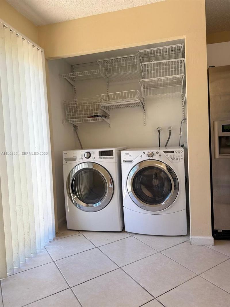 4879 N Hemingway Cir, Margate, FL 33063 Photo