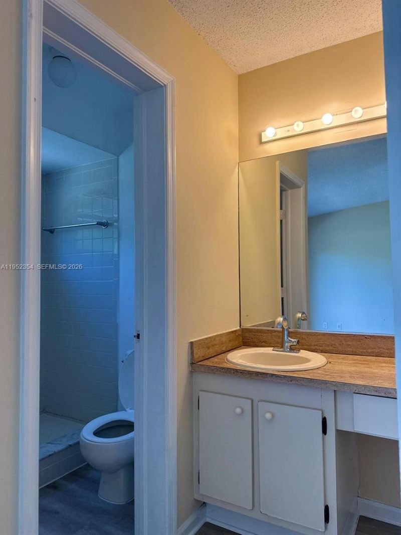 4879 N Hemingway Cir, Margate, FL 33063 Photo