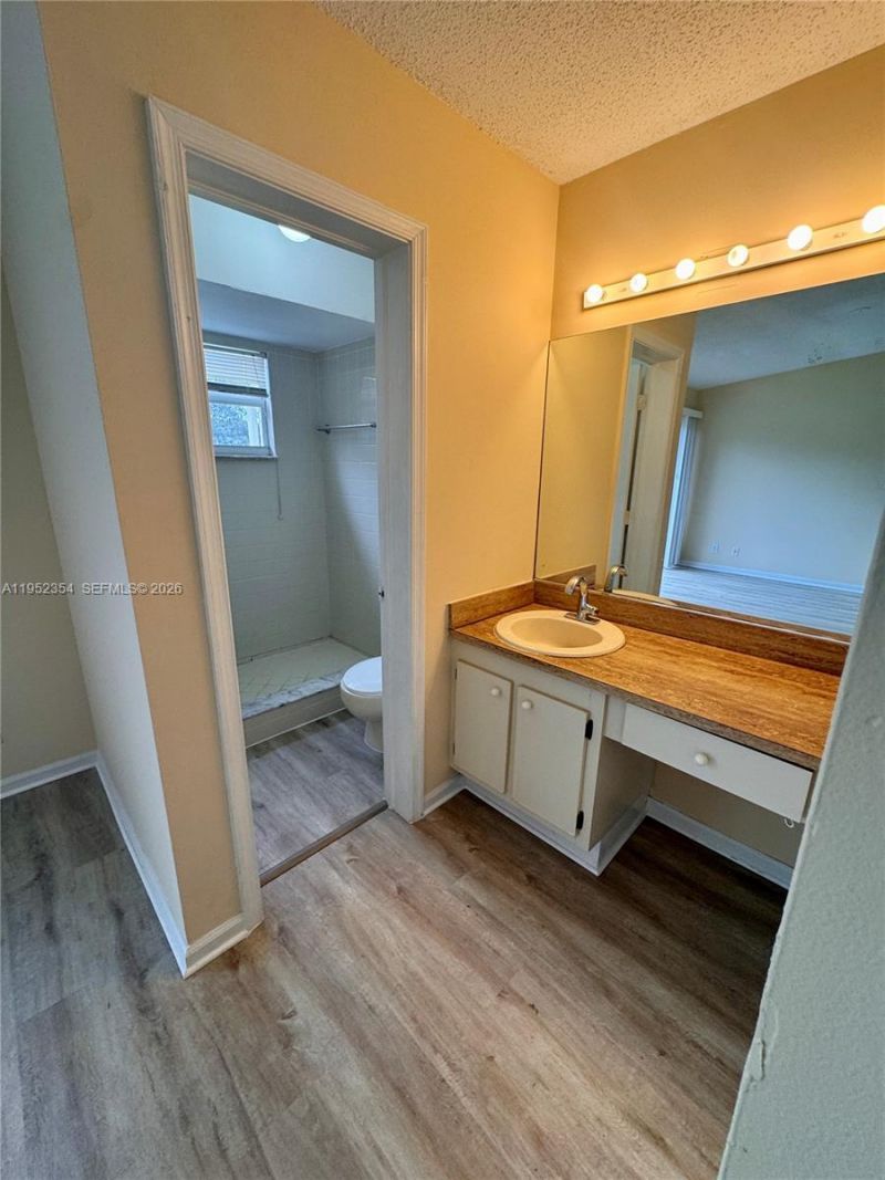 4879 N Hemingway Cir, Margate, FL 33063 Photo