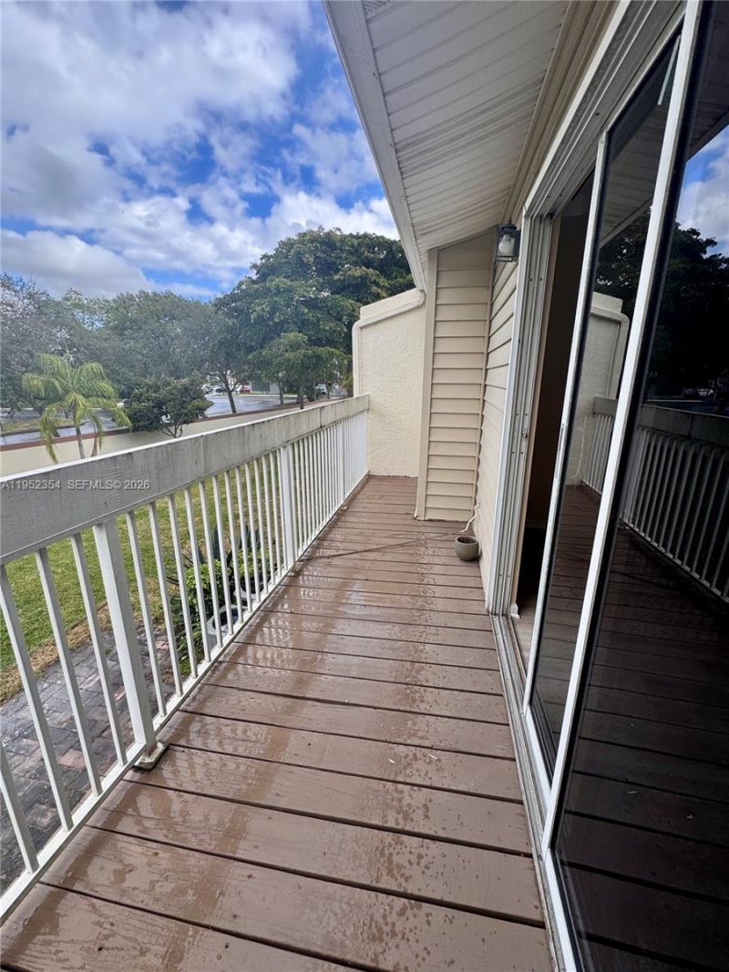 4879 N Hemingway Cir, Margate, FL 33063 Photo