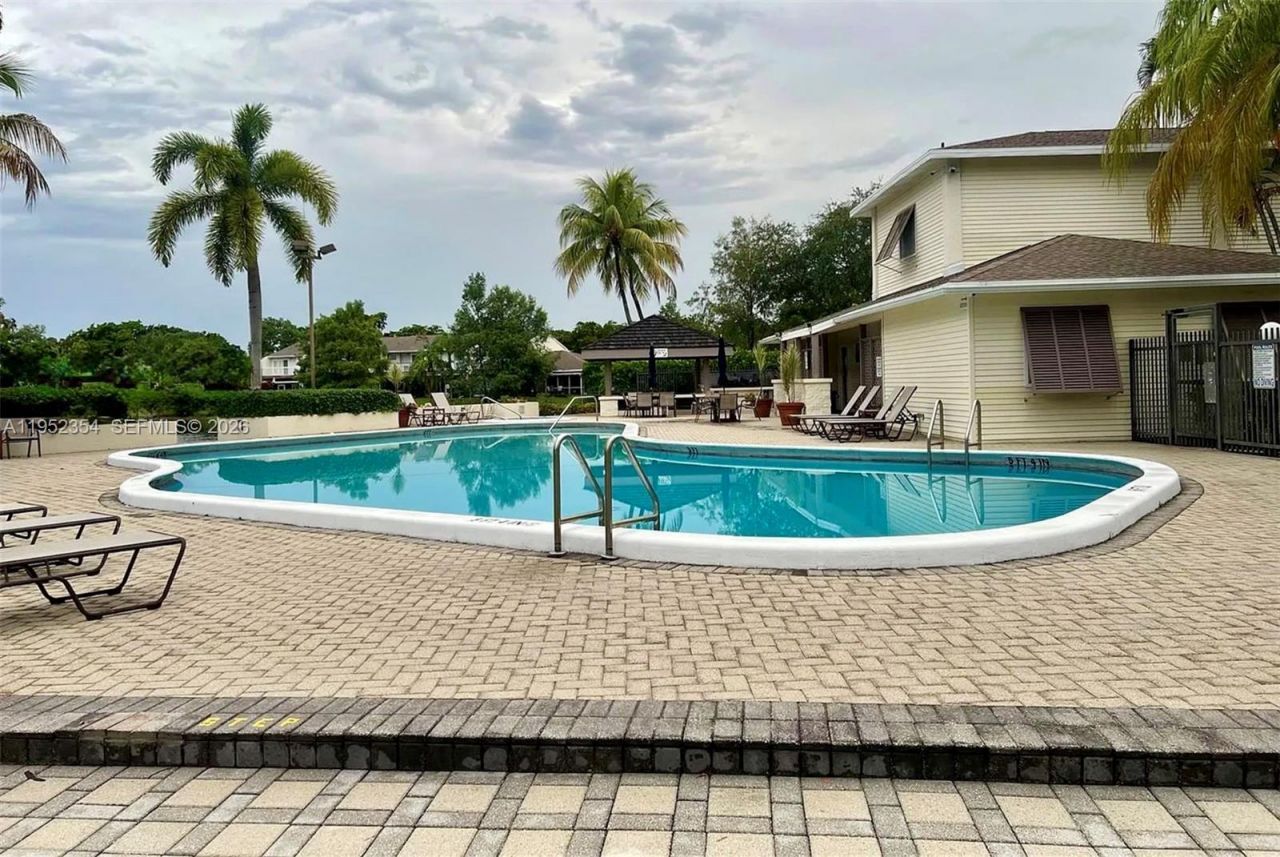 4879 N Hemingway Cir, Margate, FL 33063 Photo