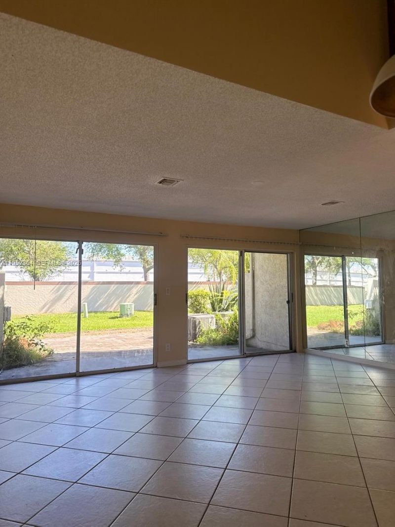 4879 N Hemingway Cir, Margate, FL 33063 Photo