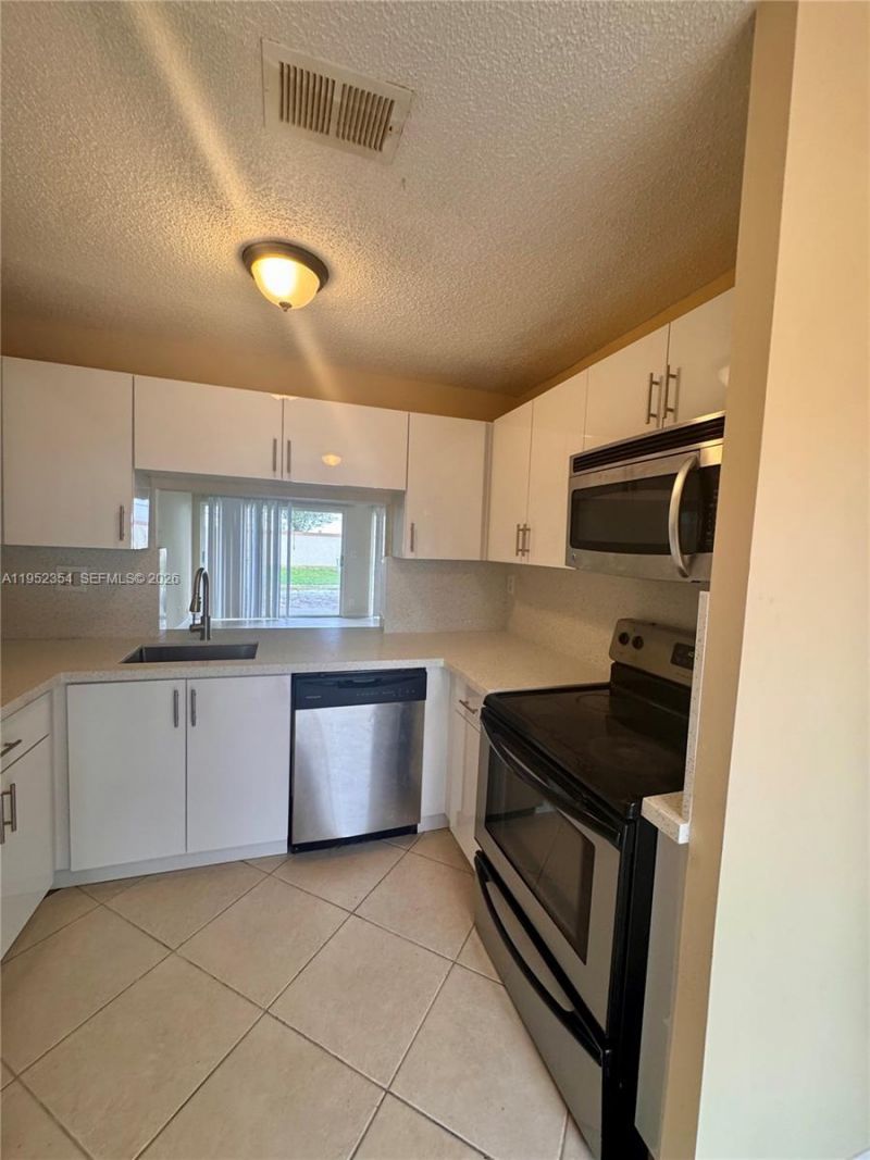 4879 N Hemingway Cir, Margate, FL 33063 Photo