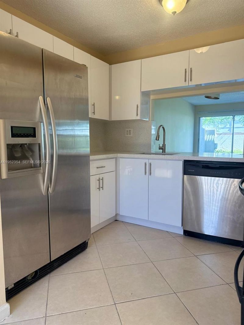 4879 N Hemingway Cir, Margate, FL 33063 Photo