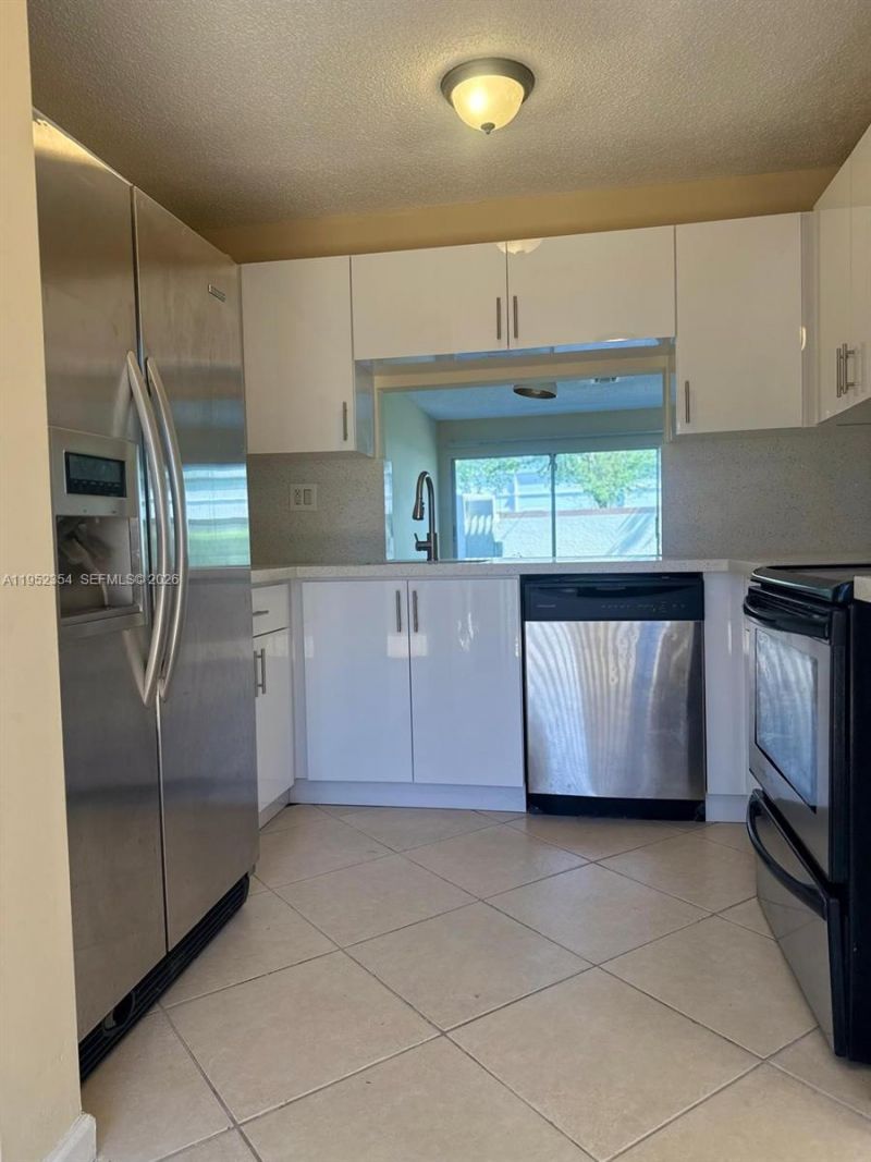 4879 N Hemingway Cir, Margate, FL 33063 Photo