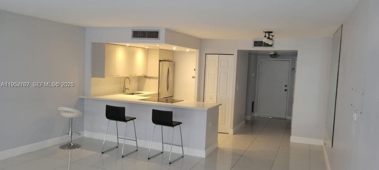 250 174th St, Unit 1410, Sunny Isles Beach, FL 33160 Photo