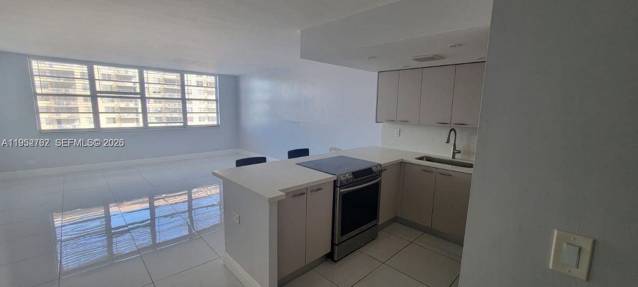 250 174th St, Unit 1410, Sunny Isles Beach, FL 33160 Photo