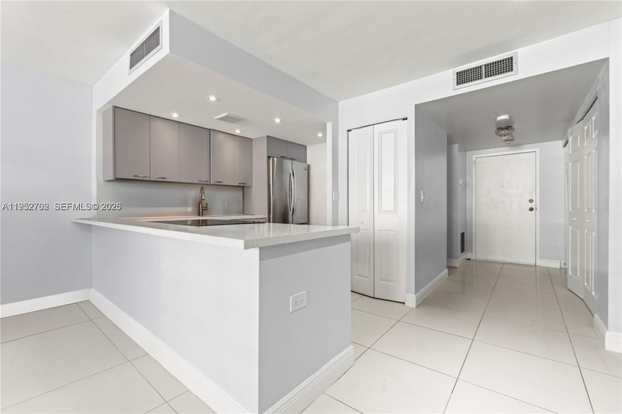 250 174th St, Unit 1410, Sunny Isles Beach, FL 33160 Photo
