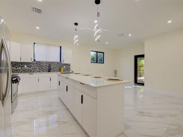 742 NW 70th St, Miami, FL 33150