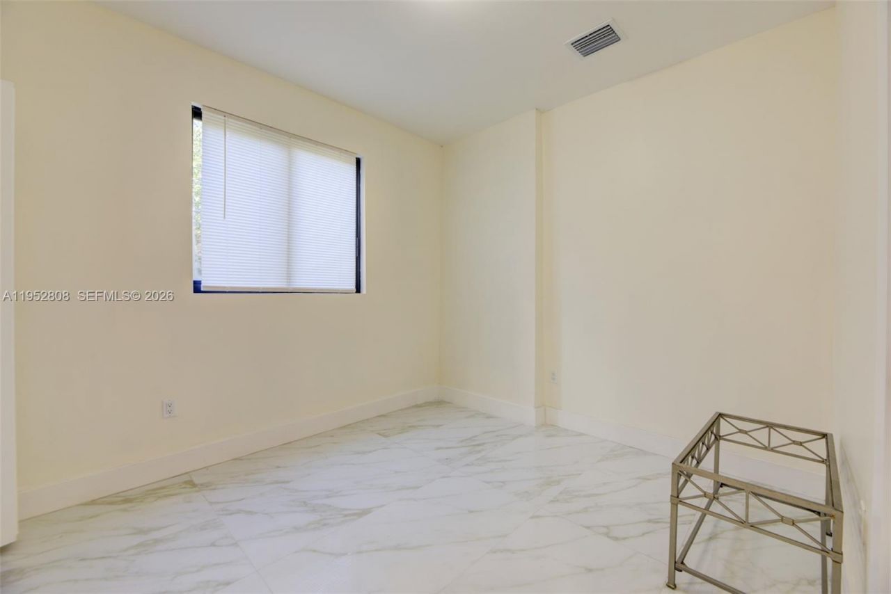 742 NW 70th St, Miami, FL 33150 Photo