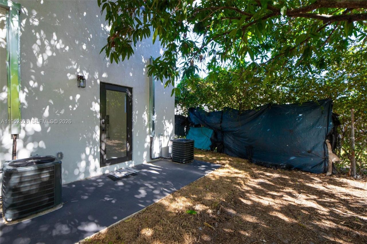 742 NW 70th St, Miami, FL 33150 Photo