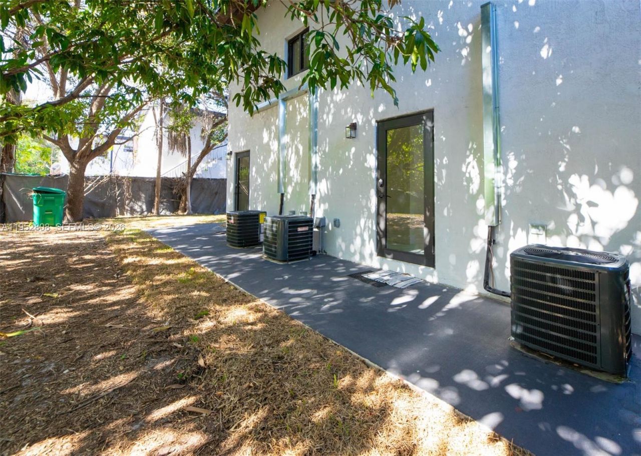 742 NW 70th St, Miami, FL 33150 Photo