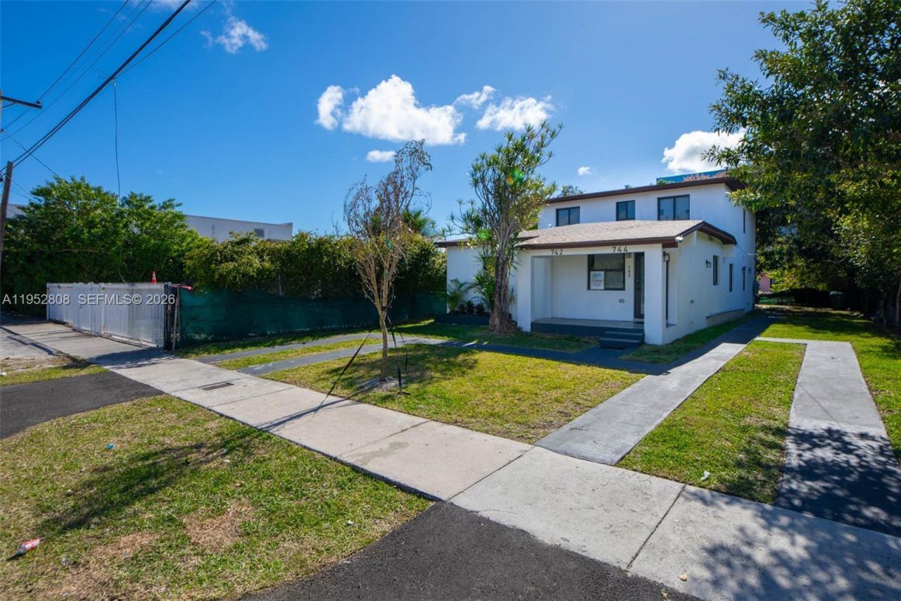 742 NW 70th St, Miami, FL 33150 Photo