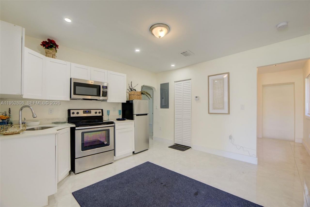 742 NW 70th St, Miami, FL 33150 Photo