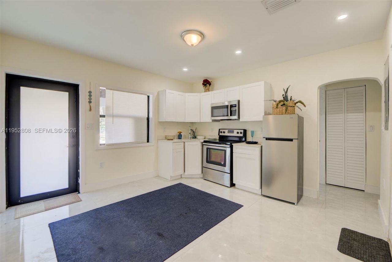 742 NW 70th St, Miami, FL 33150 Photo