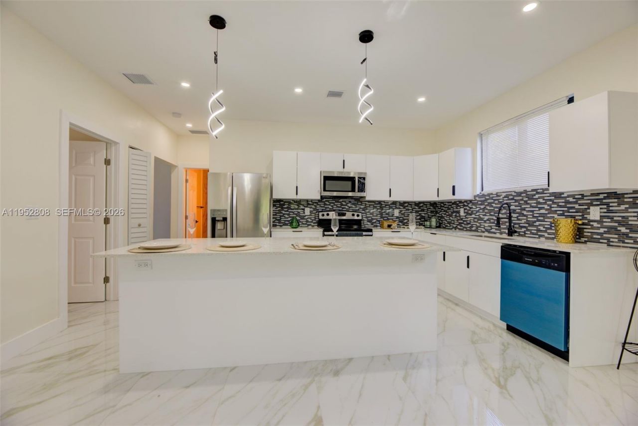 742 NW 70th St, Miami, FL 33150 Photo