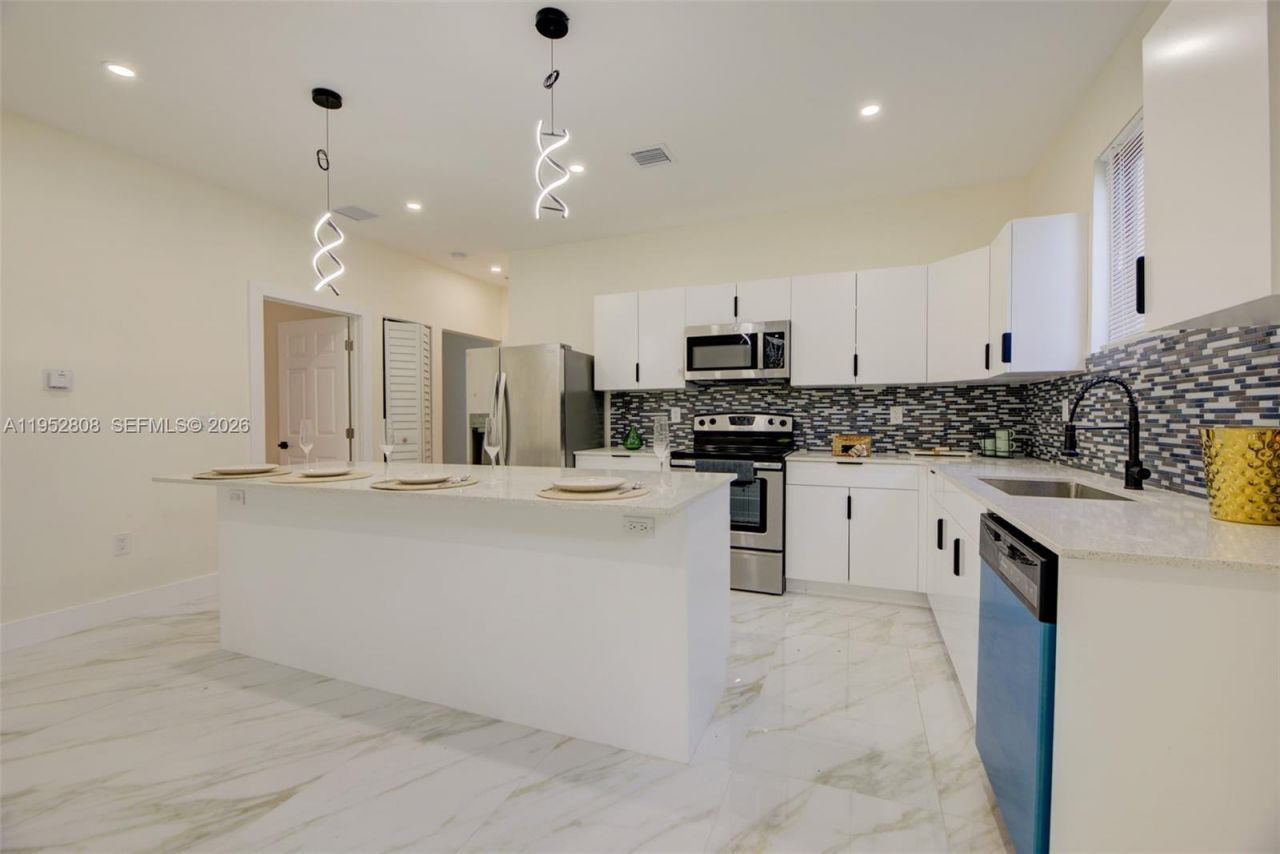 742 NW 70th St, Miami, FL 33150 Photo