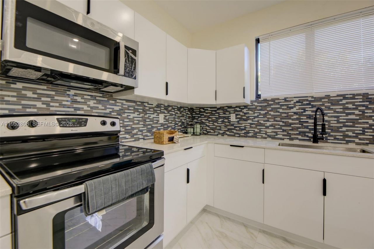 742 NW 70th St, Miami, FL 33150 Photo